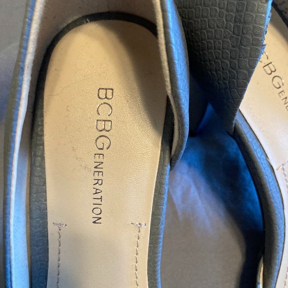 BCBG Generations Low Heel Pump (7N) - Picture 2 of 6